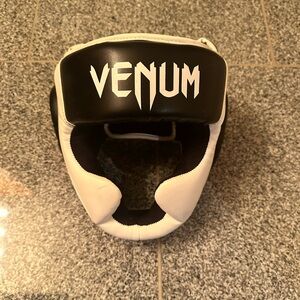 Venum head gear